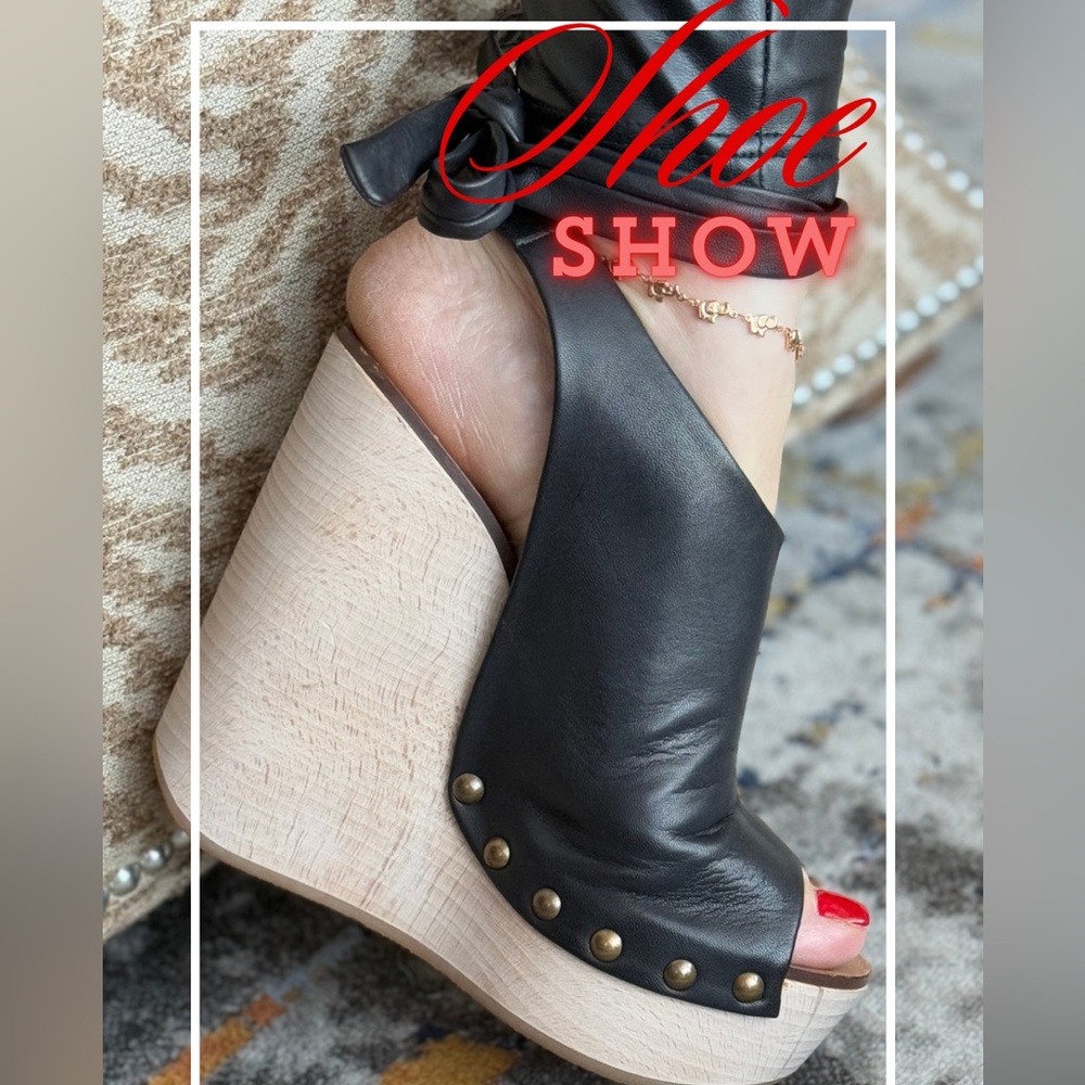 ✅ SHOOOOW SHOW SHOW LISTING🌸🪷CLOTHES / PILLOWS / SHOES 🌺 🌸🌷 - Picture 12 of 15